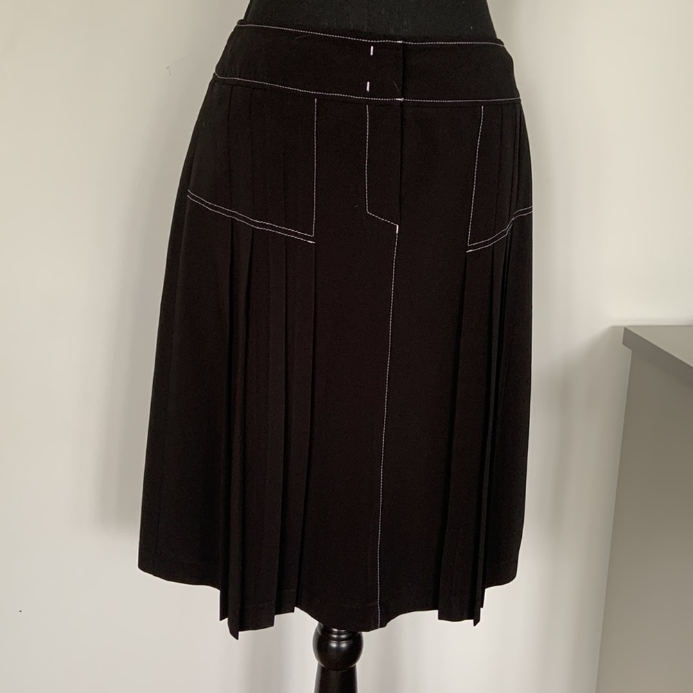 GARDEUR A-LINE MIDI WITH BOX PLEATS IN BLACK / WHITE STITCHING / MED / SIZE 10